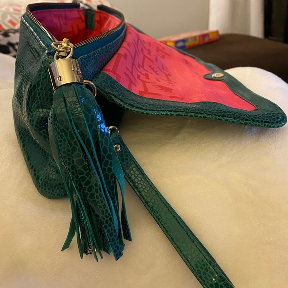 ELAINE TURNER CLUTCH - Picture 11 of 11